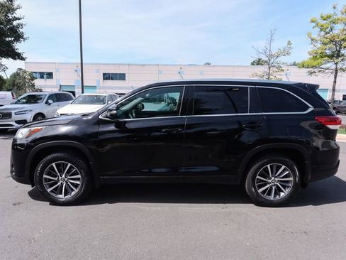 Used 2019 Toyota Highlander XLE AWD/4WD image 13
