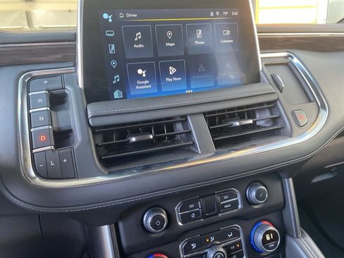 Used 2024 Chevrolet Suburban LT image 18