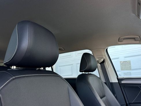 Used 2023 Volkswagen Tiguan SE FWD image 18