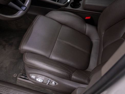 Certified 2023 Porsche Macan AWD/4WD image 17