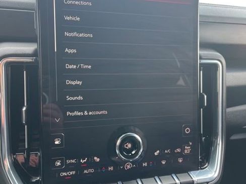 Used 2025 GMC Yukon XL Denali AWD/4WD image 46
