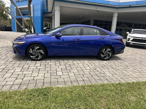 Used 2025 Hyundai Elantra Limited FWD image 31