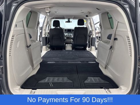 Used 2022 Chrysler Voyager LX FWD image 31