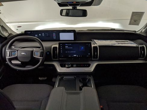 New 2025 Ford Expedition Active image 13