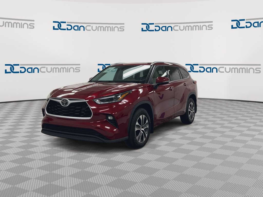Used 2021 Toyota Highlander XLE AWD/4WD image 4