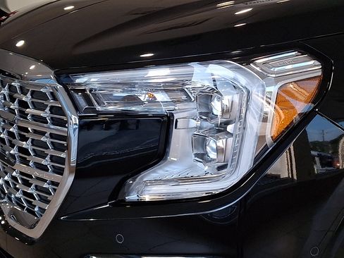 Certified 2023 GMC Terrain Denali w/ Denali Premium Package AWD/4WD image 10