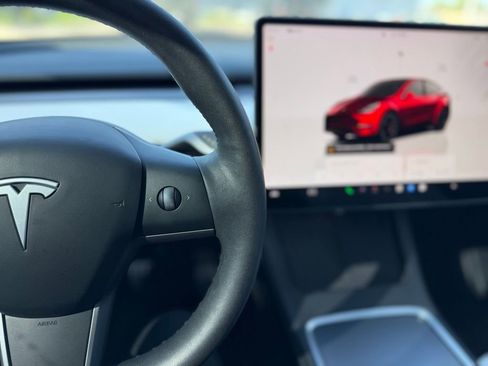 Used 2024 Tesla Model Y Performance image 8