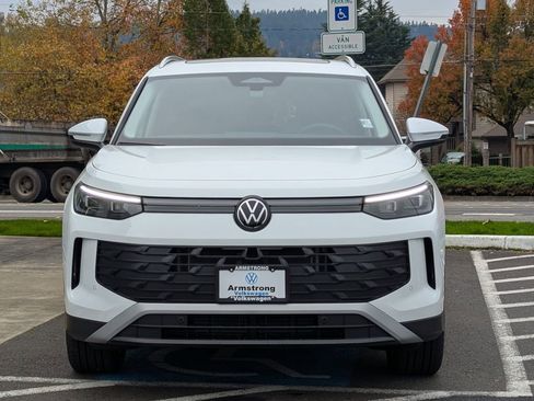 New 2026 Volkswagen Tiguan SE image 8