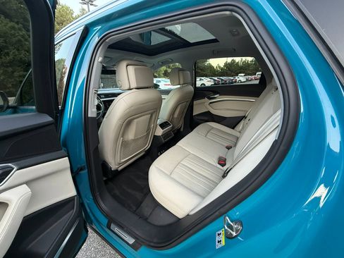 Used 2019 Audi e-tron Premium Plus image 10