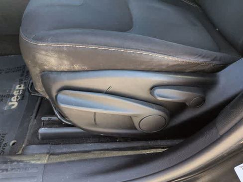 Used 2016 Jeep Cherokee Latitude FWD image 17