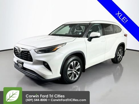 Used 2022 Toyota Highlander XLE AWD/4WD image 5