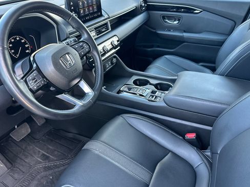 Used 2025 Honda Pilot EX-L image 10