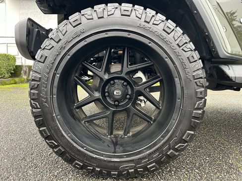 Used 2023 Jeep Wrangler Sahara image 25