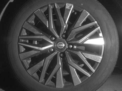 Used 2025 Nissan Altima 2.5 SV FWD image 12