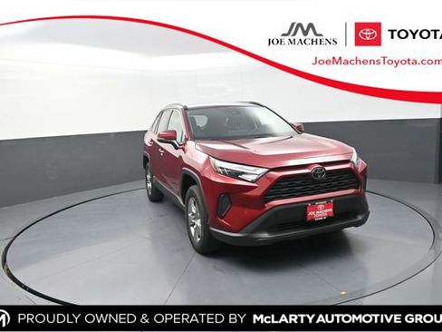 Used 2025 Toyota RAV4 XLE AWD/4WD image 1