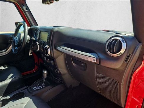 Used 2015 Jeep Wrangler Unlimited Sahara w/ Connectivity Group image 20