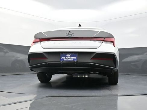 New 2026 Hyundai Elantra SE FWD image 34