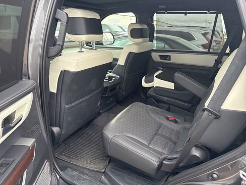 Used 2025 Toyota Sequoia Capstone AWD/4WD image 8