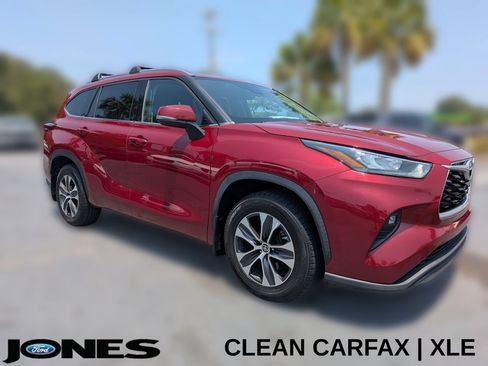 Used 2020 Toyota Highlander XLE AWD/4WD image 1
