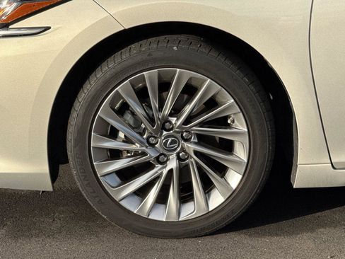 Used 2021 Lexus ES 300h w/ Accessory Package 2 image 26