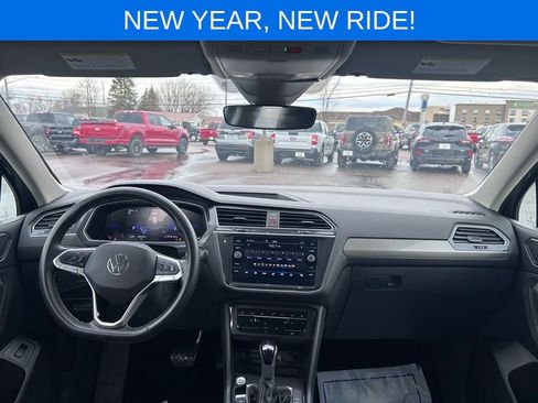Used 2024 Volkswagen Tiguan SE image 27