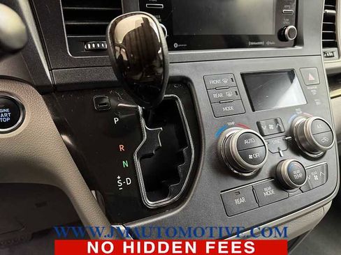 Used 2020 Toyota Sienna XLE Premium AWD/4WD image 37