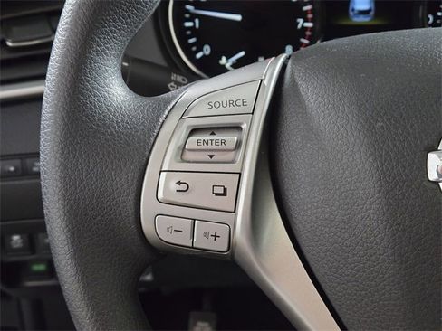 Used 2016 Nissan Rogue S image 31