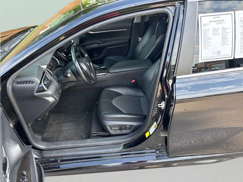 Used 2023 Toyota Camry SE FWD image 9