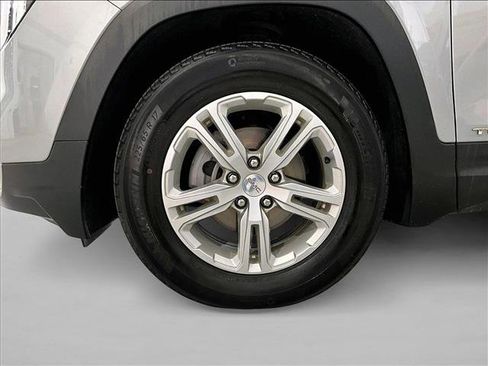 Used 2023 GMC Terrain SLE FWD image 10