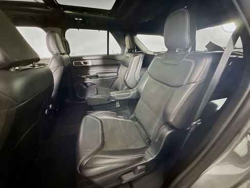 Certified 2023 Ford Explorer ST w/ ST High-Performance Pack image 5