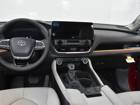 Used 2026 Toyota Grand Highlander Limited image 14