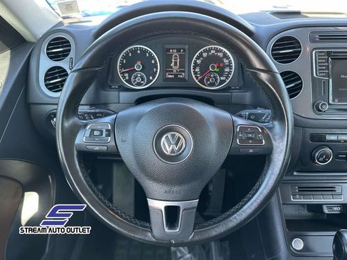 Used 2018 Volkswagen Tiguan Limited w/ Premium Package image 13