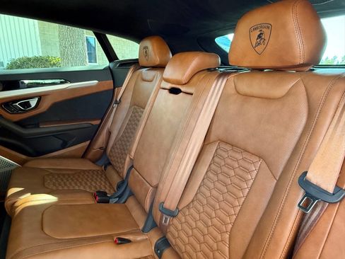 Used 2021 Lamborghini Urus Base AWD 4dr SUV image 26