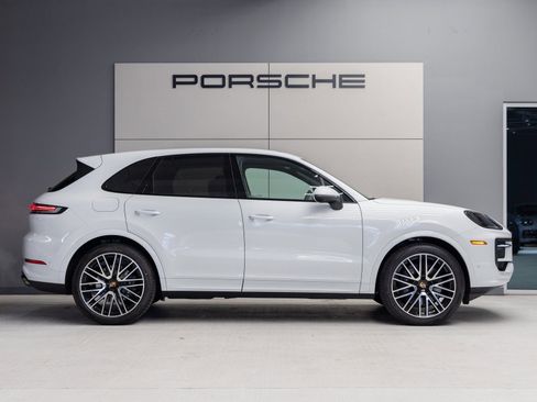 Used 2026 Porsche Cayenne AWD/4WD image 8