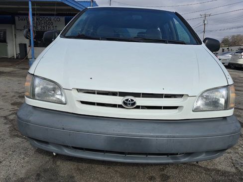Used 1999 Toyota Sienna XLE image 4