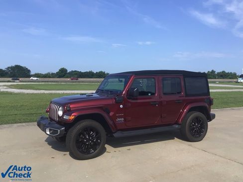 Used 2021 Jeep Wrangler Unlimited Sahara image 3