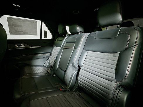 New 2026 Ford Explorer ST-Line w/ ST-Line Street Pack image 8