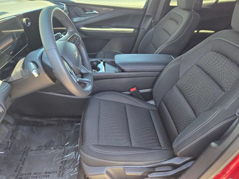Used 2025 Chevrolet Blazer EV LT AWD/4WD image 32