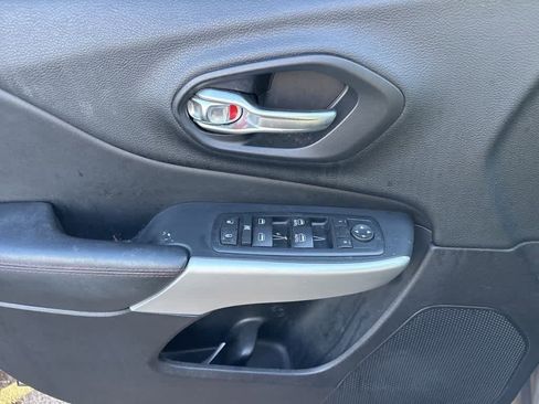 Used 2017 Jeep Cherokee Trailhawk w/ Comfort/Convenience Group image 12