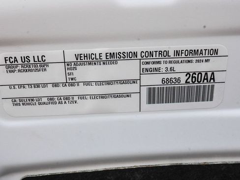 Used 2024 Chrysler Pacifica Limited FWD image 28