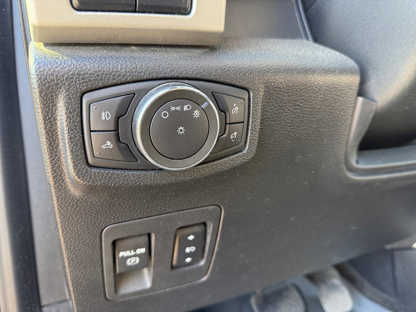 Used 2020 Ford F150 Lariat w/ Equipment Group 502A Luxury AWD/4WD image 19