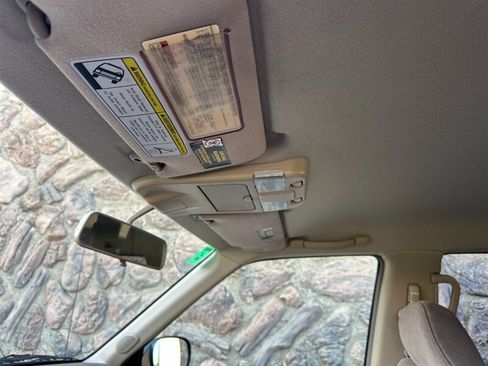 Used 2004 Nissan Pathfinder SE AWD/4WD image 16