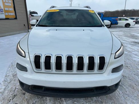 Used 2016 Jeep Cherokee Latitude w/ Comfort & Convenience Group image 2