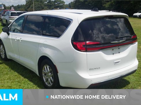 Used 2024 Chrysler Pacifica Touring-L FWD image 4