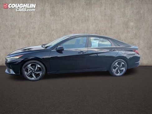 Used 2021 Hyundai Elantra Limited image 4