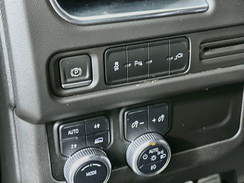 Used 2021 GMC Yukon XL SLE AWD/4WD image 17