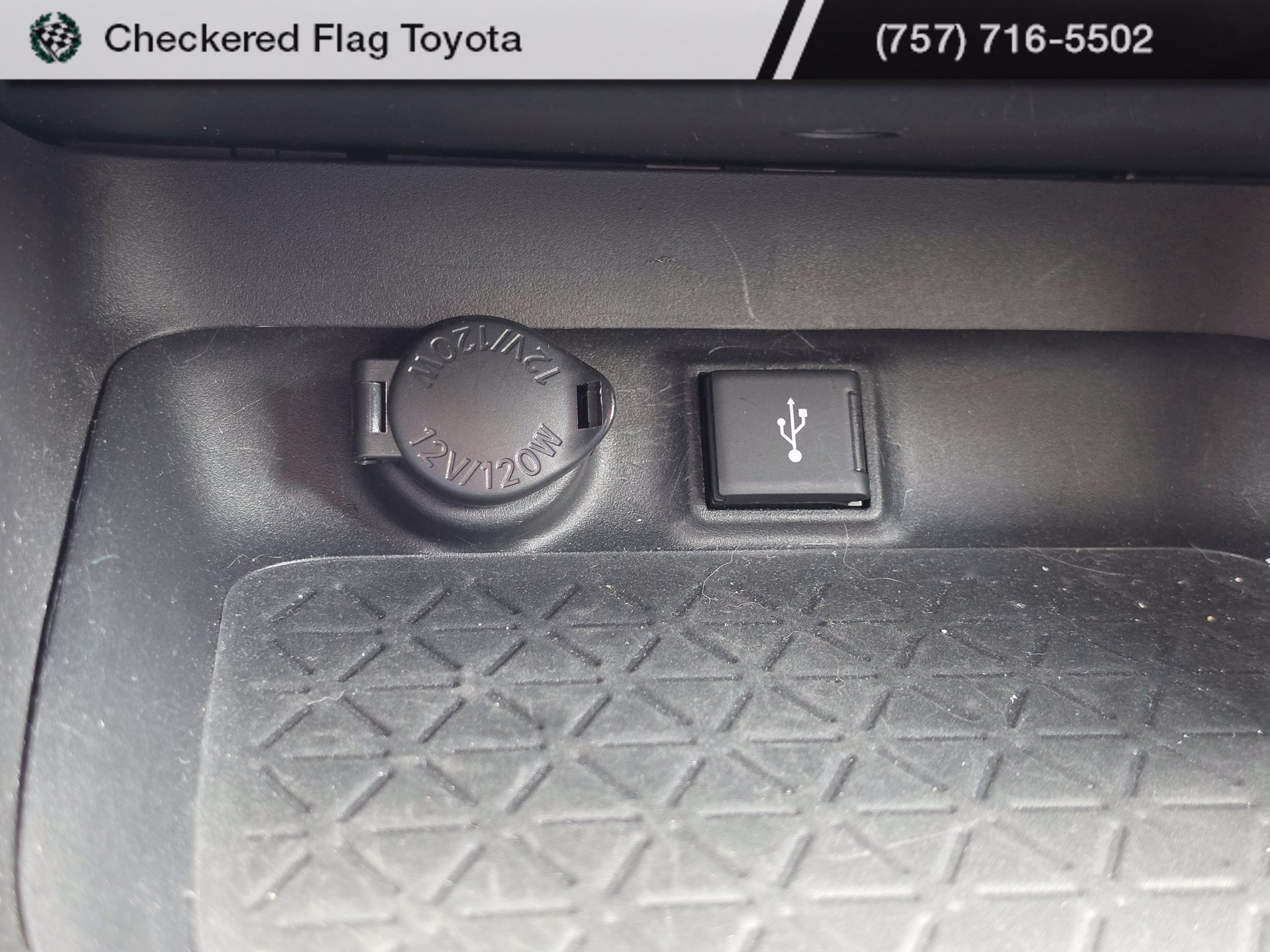 Used 2020 Toyota RAV4 XLE Premium AWD/4WD image 18