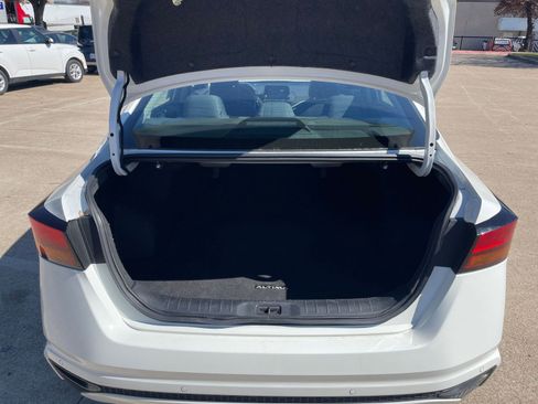 Used 2025 Nissan Altima 2.5 SV FWD image 32