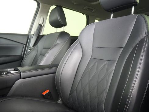 Used 2025 Nissan Rogue Platinum w/ Tech Package FWD image 10