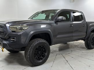 Used 2018 Toyota Tacoma TRD Off-Road video 1
